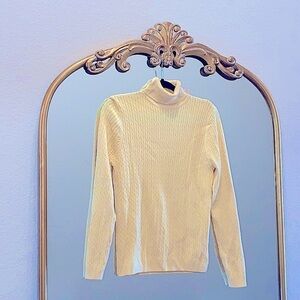 Pria Turtle Neck Sweater Size L